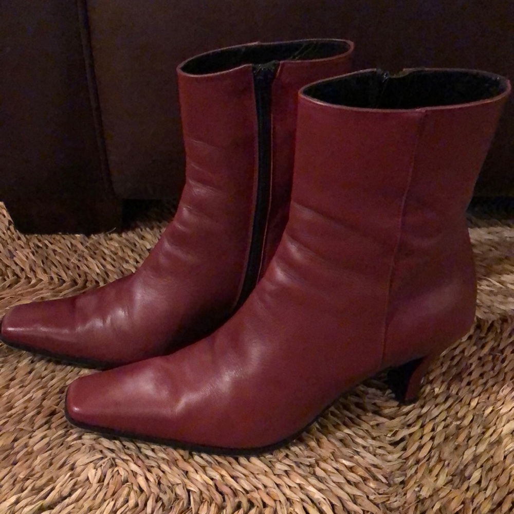 Vintage Dark Red Leather Woman’s Guess Calf-height Boot, size 10M